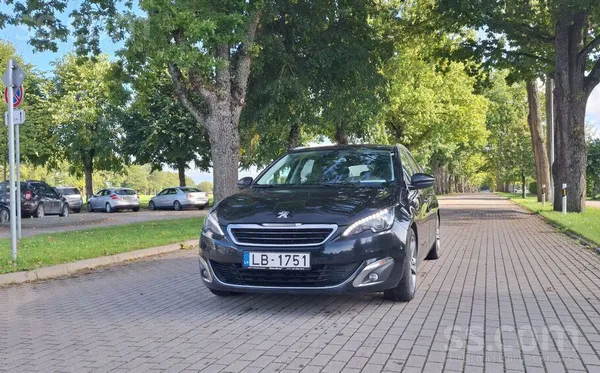Tiek pārdots lielisks, ietilpīgs, ekonomisks auto ar tikko izietu TA. Pirms