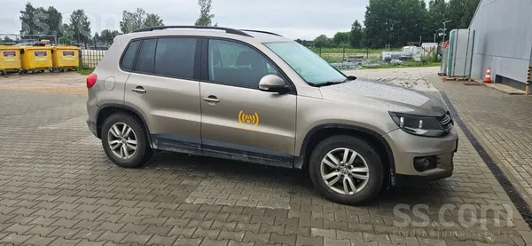 Volkswagen Tiguan - 1