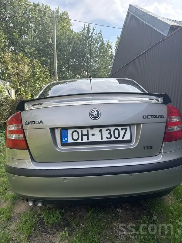 Skoda Есть визуальные дефекты по кузову. Много чего дела