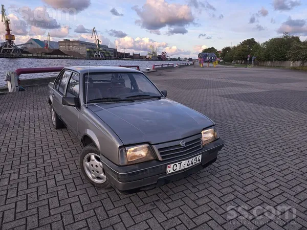 Opel Ascona 1987, 1.6 benzīns, Manuāls, Sedans, Pelēks — Latvijā