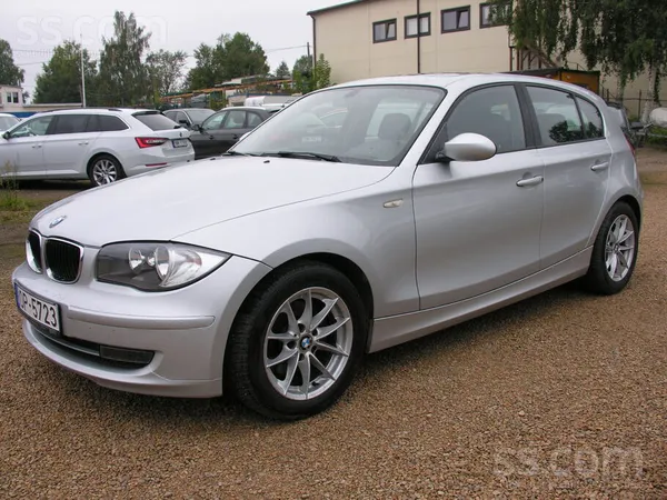 BMW 120 2007, 2.0D dīzelis, Automāts, Hečbeks, Sudrabs — Latvijā
