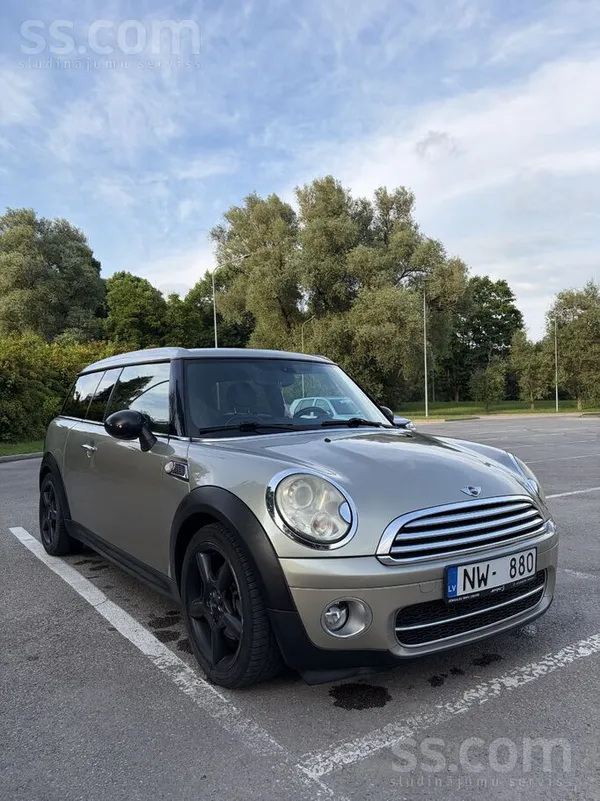 Tiek pārdots uzticams un ekonomisks (4, 5l/100km) Mini Cooper Clubman ar 1.6 dīzeļdzinēju (80kW).
Auto ir labā tehniskā s ...