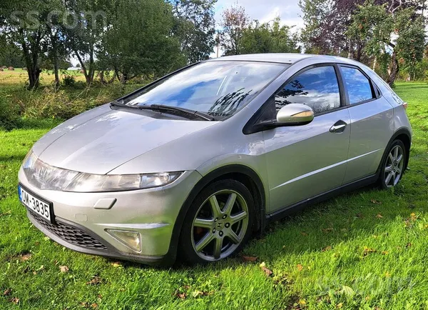 Honda Pārdod automašīnu Honda Civic. 