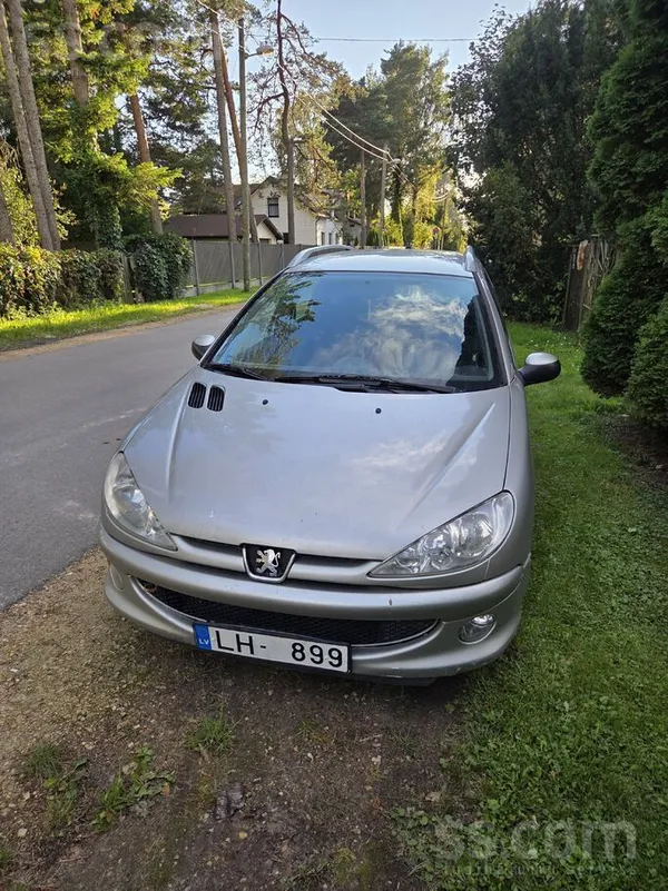 Peugeot Ar slimības lapu uz mēnesi.