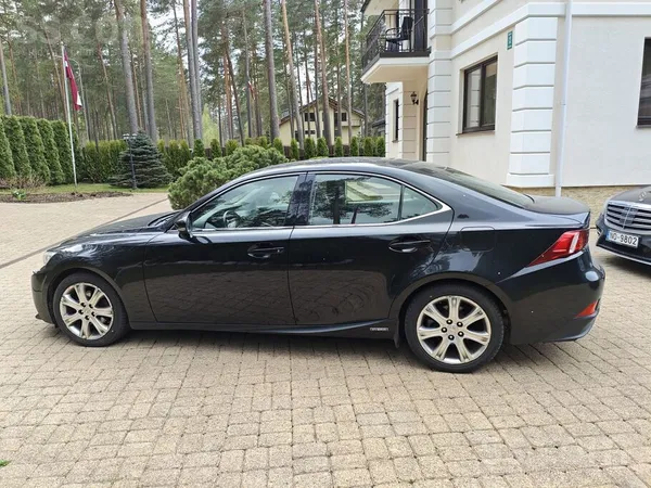 Lexus IS