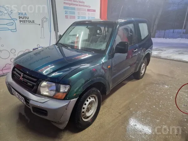 Mitsubishi Pārdod mazo divdurvju Pajero. Skate bija līdz 13.0