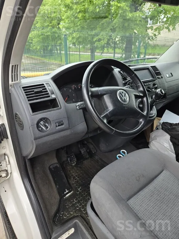 Volkswagen Cena zema, jo ēd eļļu kaut kas ir jāremontē, rūsa