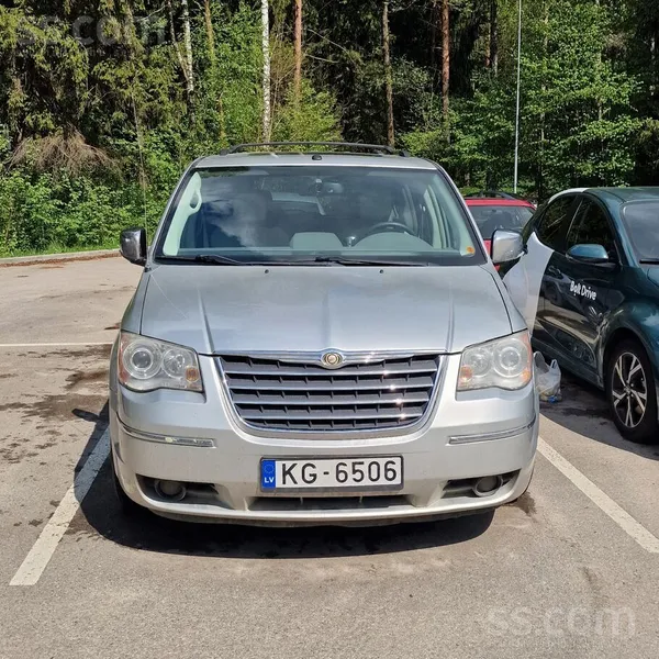 Chrysler Pārdodu ģimenes auto, kurš netika izmantots kopš b
