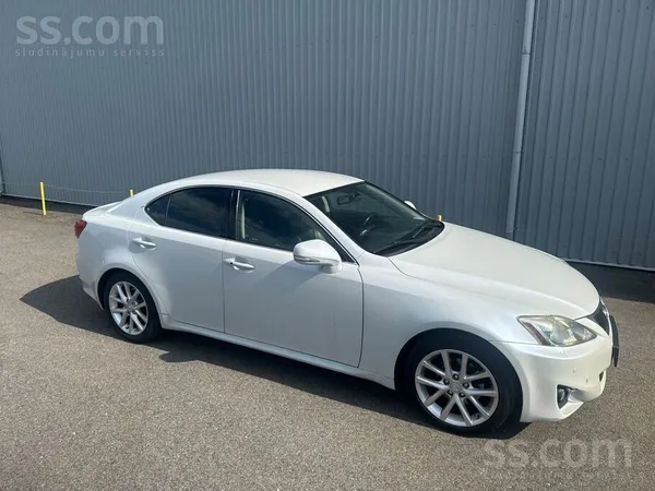 Lexus IS