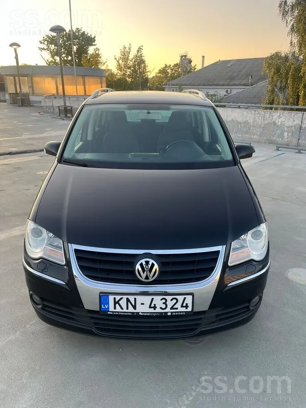 Volkswagen Pārdodu VW Touran 2.0 Tdi (125 kW). Auto ir labā t