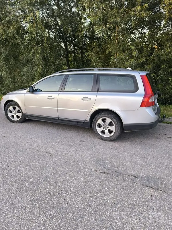 Volvo V-70 labā stāvoklī. Nav rūsas, ziemā mašīna nav li