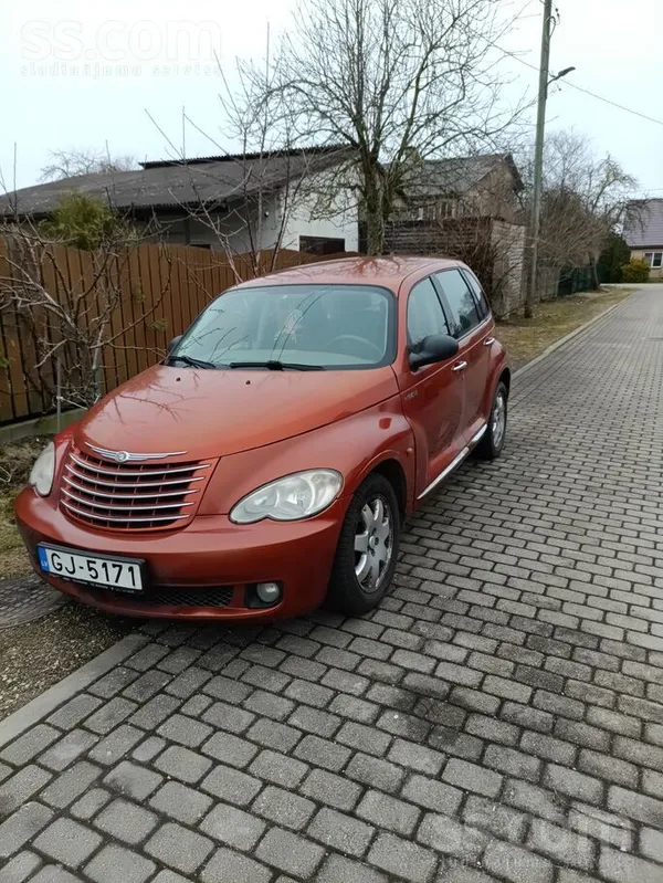 Chrysler Pardod auto ar labu motoru, arēji ir rūsējis