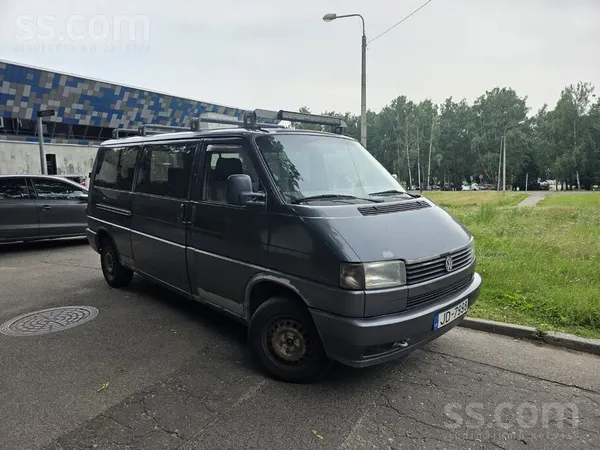 Pārdodu savu uzticamo VW Caravelle. Auto nav jauns un, protams, ir savas viz