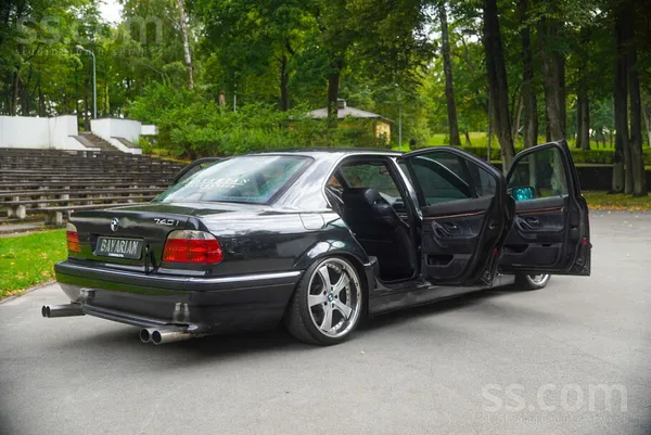 Bavarian aesthetics Stanced Cosmo Schwarz 740i E38 from Germany
278.000km 1