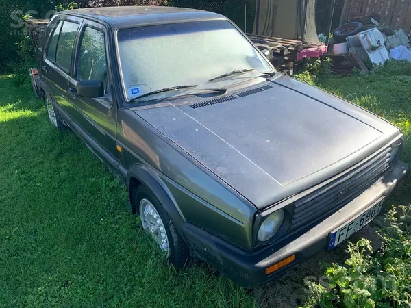 Pārdodu VW Golf II, 4 durvju, 1.6 benzīns ar 5 ātrumu manuālo kārbu. 
Grīda