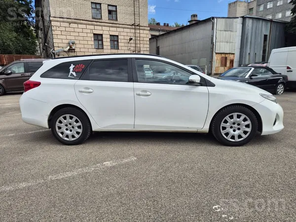Toyota Продается Toyota Auris 2014 года 1.6 бензин/газ. Т