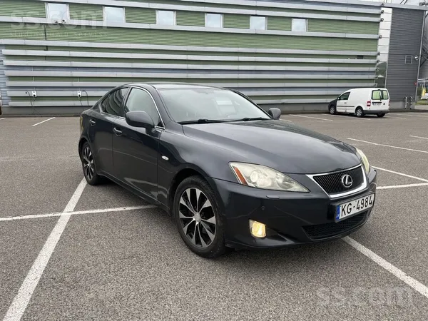 Lexus IS