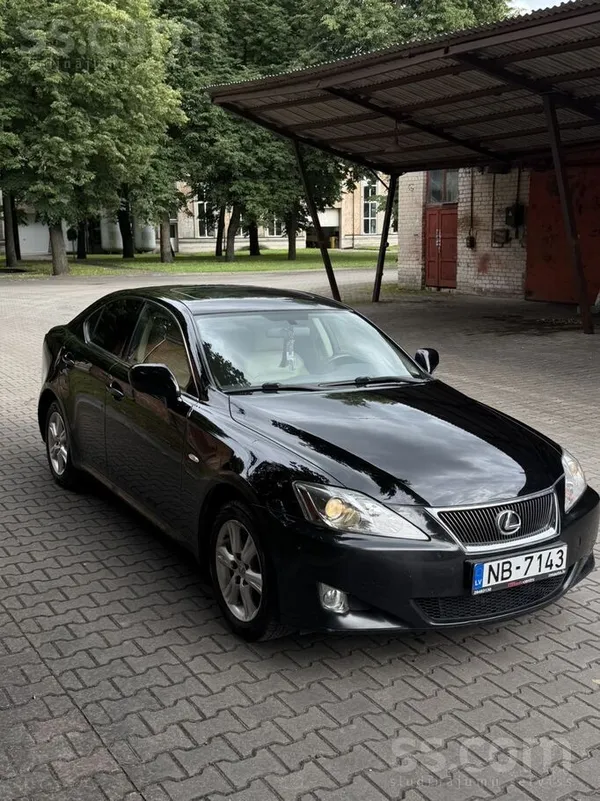 Lexus IS