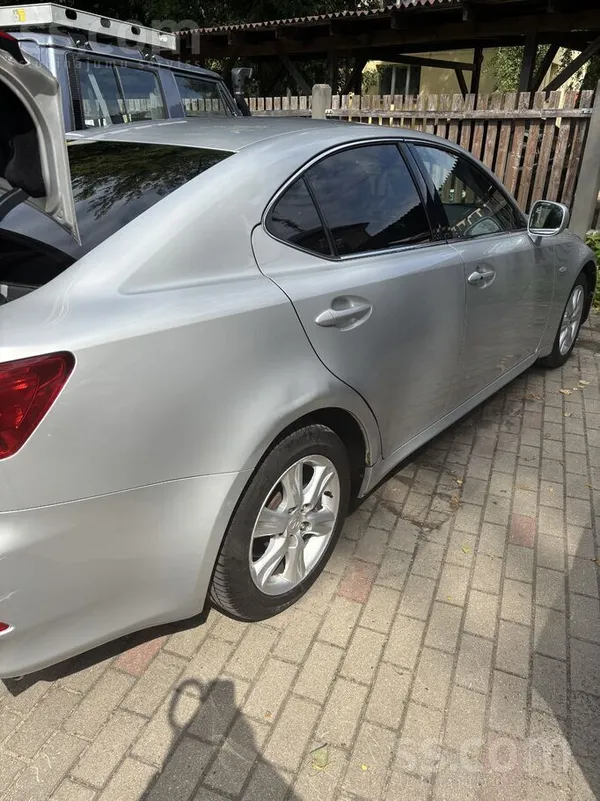Lexus IS
