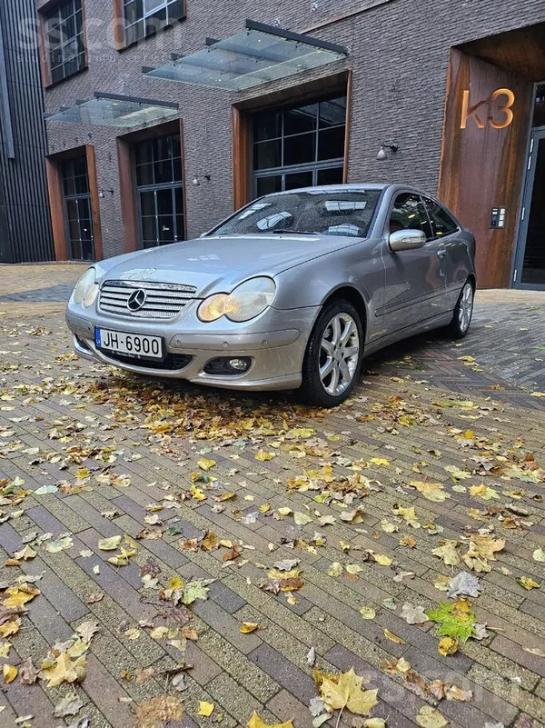 Mercedes C180 Kompresors, orģinālais nobraukums. Viegmetāla diski. 
Līdzi d