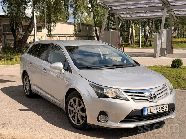 Toyota Tirgoju toyota avensis 2013 gada, automats karba u