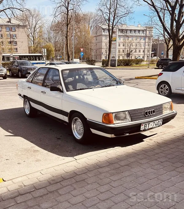 Audi 100 - 1