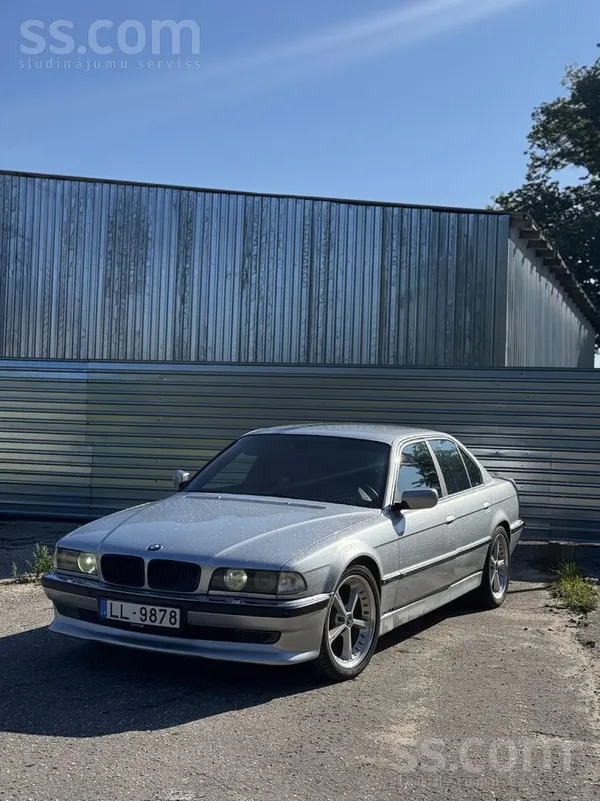 BMW 735