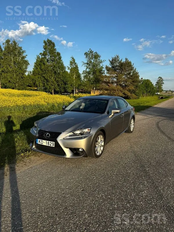 Lexus IS