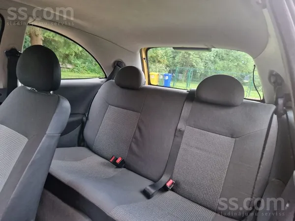 Kopta darba kārtībā mašīna ar sīkiem vizuāliem defektiem. Ar tehnisko apskati. ...