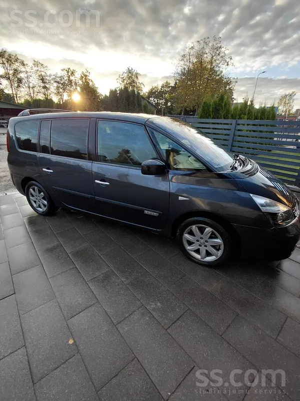 Renault Ideāls budžeta klases daudzbērnu ģimenes auto. 