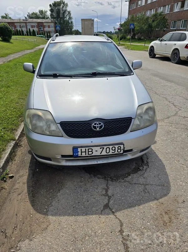 Pārdodu ekonomisku.
Toyota Corolla 2.0 Dīzeli (2003. gads). Auto ir brauca