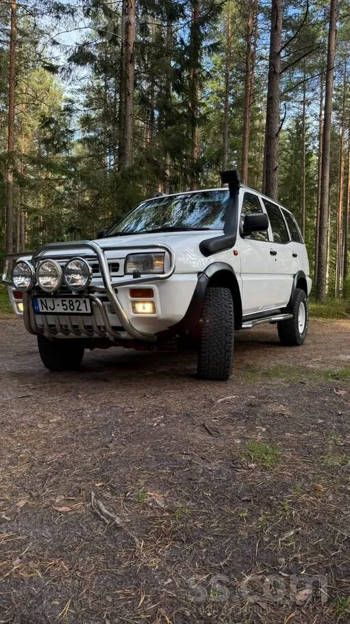 Nissan Terrano II 1993, 2.7D dīzelis, Manuāls, SUV/Apvidus, Balts — Latvijā