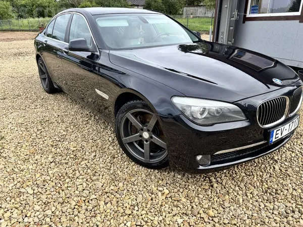 BMW Pardodas kopts F01. Tīrs un vesels ādas salons. Vi