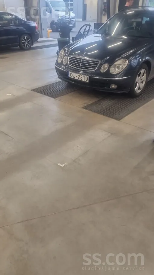 Mercedes E320