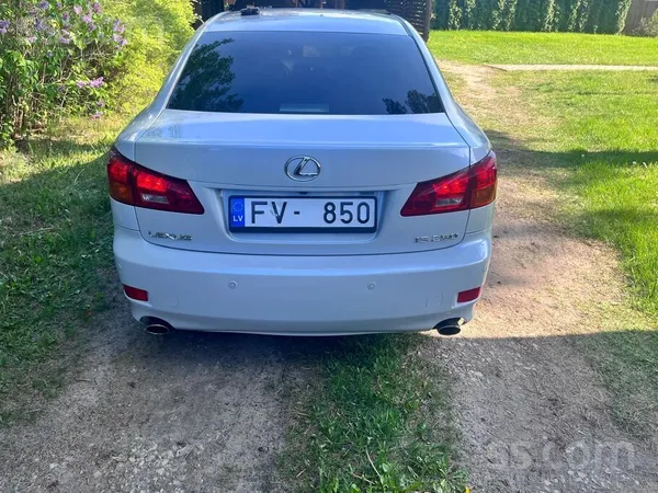 Lexus IS