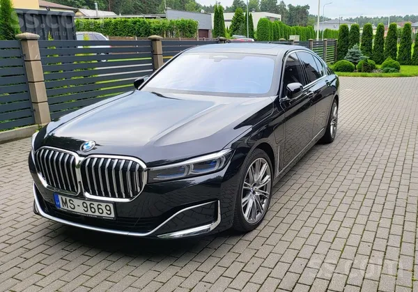 BMW 745