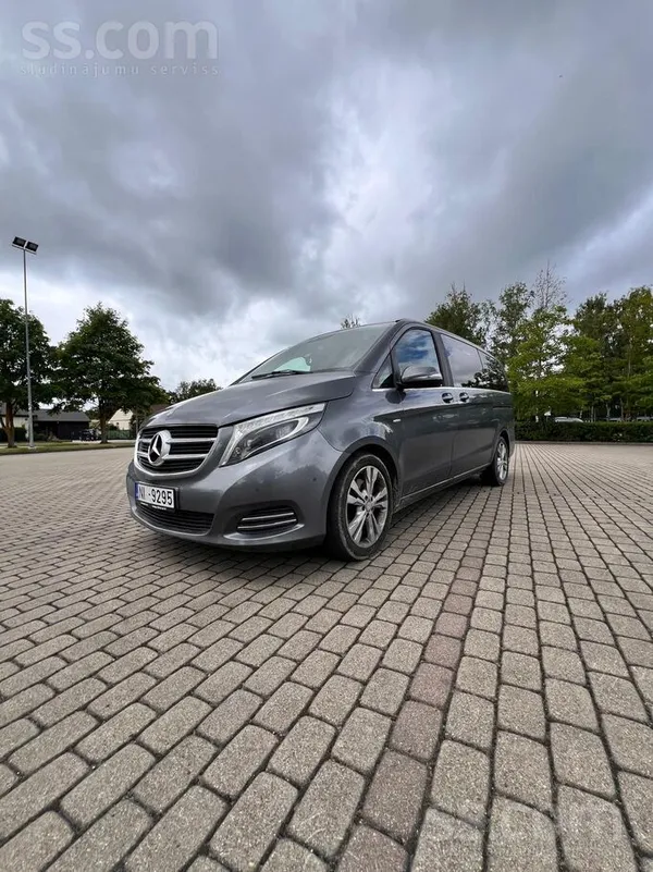 Mercedes V220