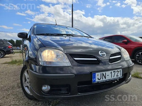 Nissan Almera Tino