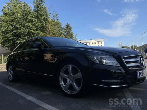 Mercedes Подаю машину Mersedes Benz 2011 г. 3.0 дизель , цв