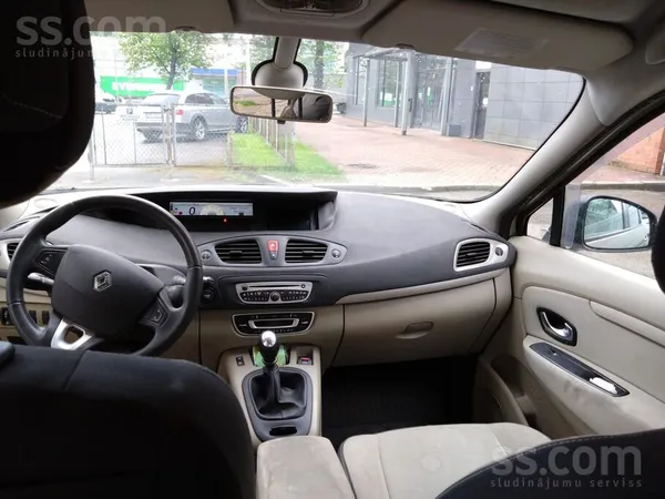 Продаю Renault Megane Scenic 2010 года в хорошем состоянии. Год выпуска: 201