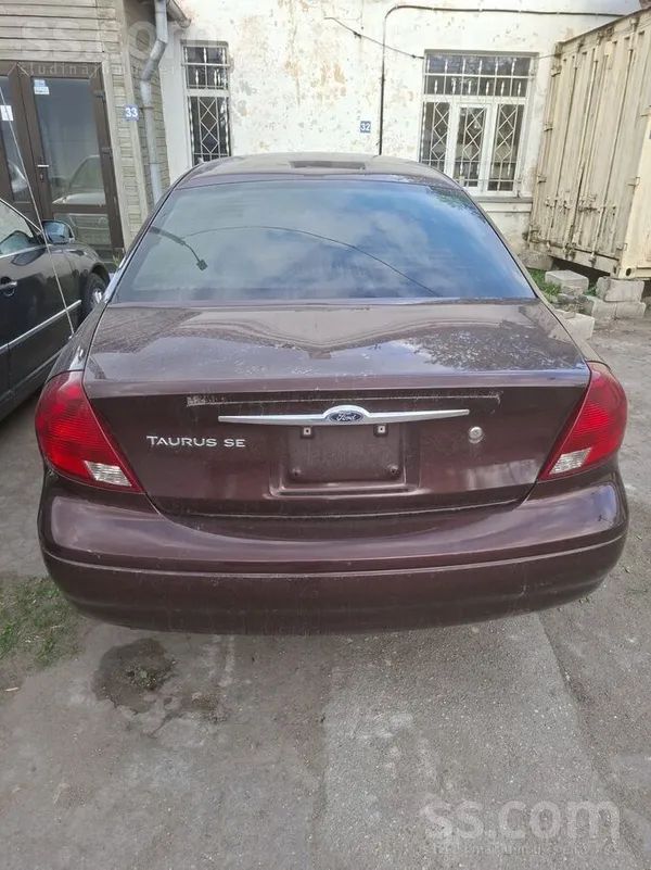 Ford Pārdošanā reta automašīna Ford Taurus. Metināšanas