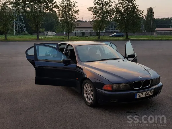 BMW 523