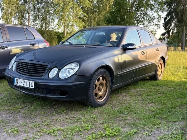 Mercedes E270
