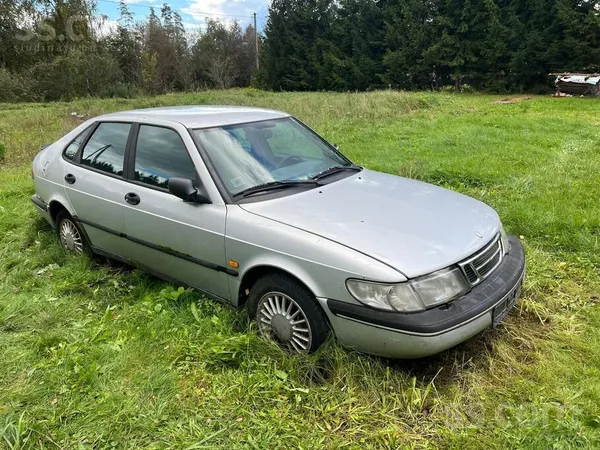 Saab 900 1996, 2.3 gāze, Automāts, Hečbeks, Sudrabs — Latvijā