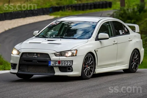 Mitsubishi Pārdodu Mitsubishi Lancer Evolution X (5 ātrumu ma
