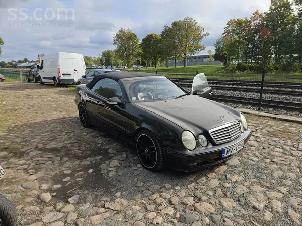 Mercedes Auto ļoti labi saglabāts, bez rūsas. 