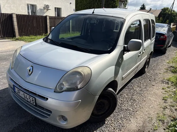 Pārdod braucamu auto, ir vizuāli defekti. Dzinējs un kārba viss strādā ļoti
