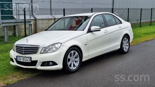 Mersedes W204 Facelift
- 2.2 diesel 
- 6ст. Кпп
- расход 5л. /100км. 
-