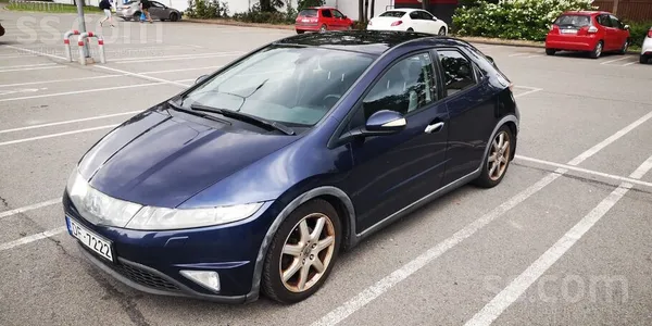 Honda Pārdod 2008 Honda Civic hatchback bez apskates, jo