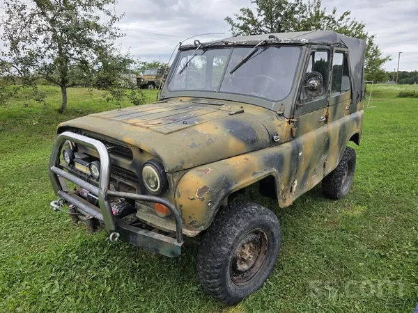 UAZ Pārdoas kārtīgs bezceļu aparātus pilnā darba kārtī